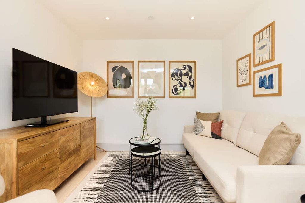 Property photo 1 of 17 Living Room
