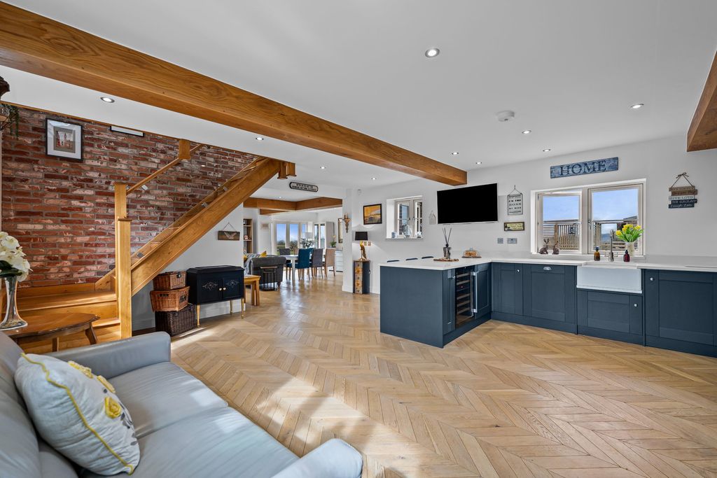 Property photo 3 of 48