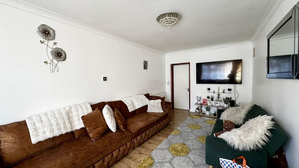 Property photo 3 of 23