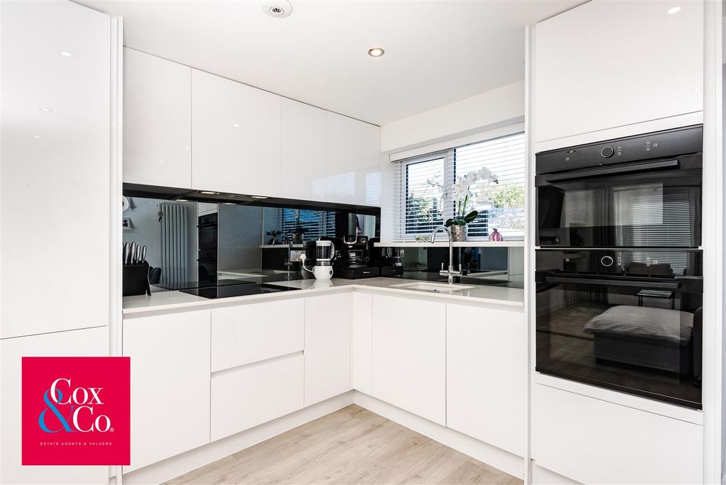 Property photo 2 of 17 81N_9911.Jpg