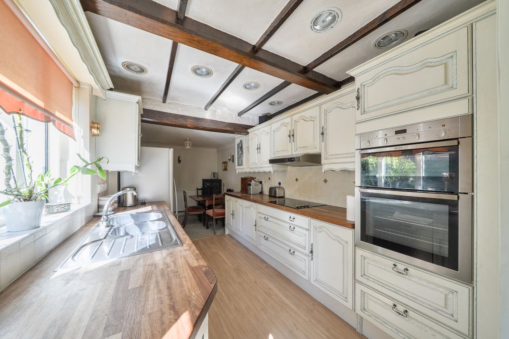 Property photo 2 of 16