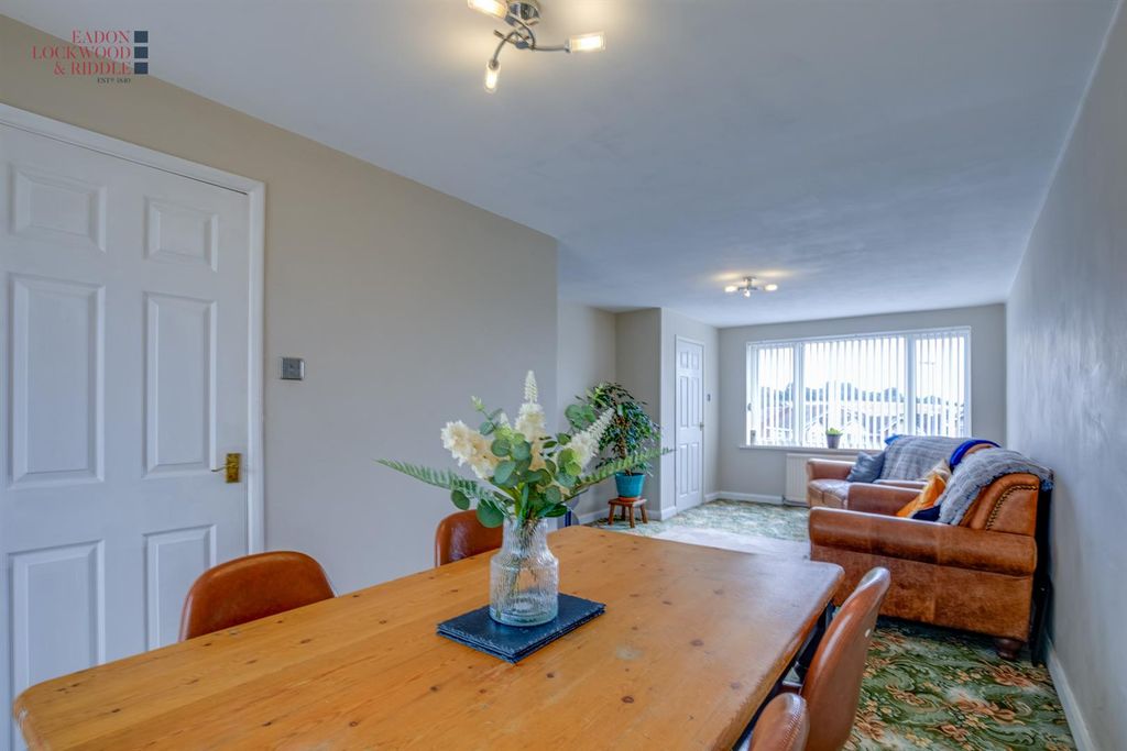 Property photo 2 of 21 Dining Room