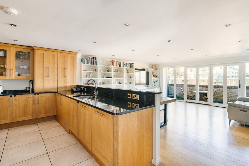 Property photo 2 of 20 Kitchen