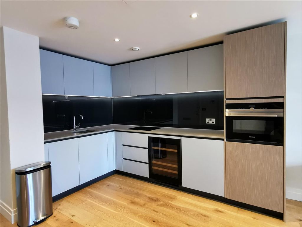 Property photo 3 of 10 Kitchen Area