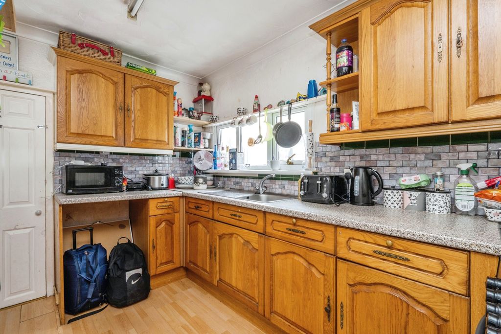 Property photo 3 of 15 Kitchen