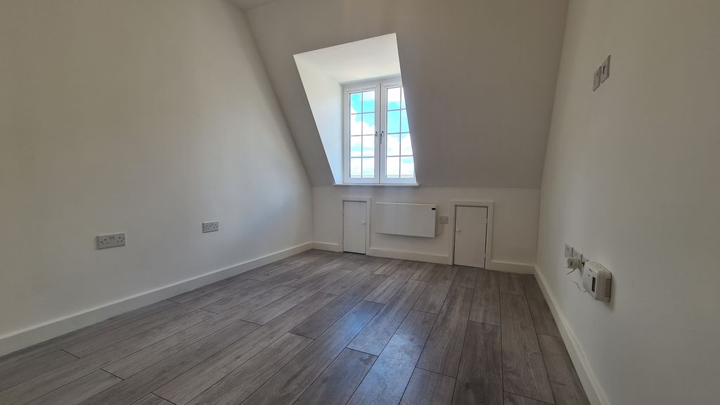 Property photo 3 of 6 Living Room