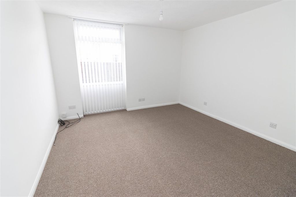 Property photo 2 of 10 Lounge