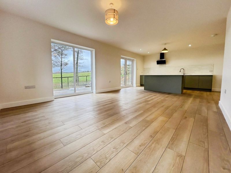 Property photo 3 of 30 Photo 23