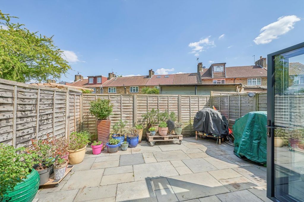 Property photo 2 of 9