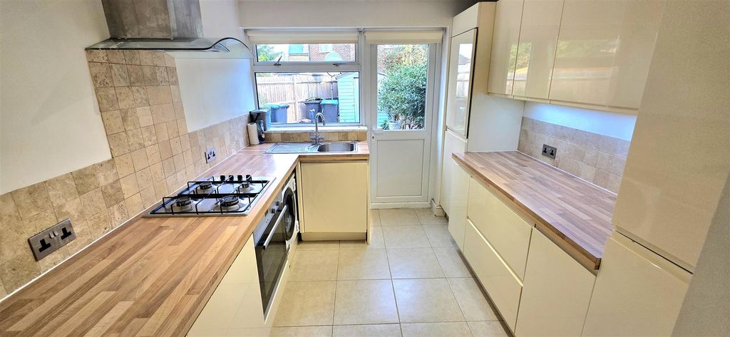 Property photo 2 of 16 Kitchen