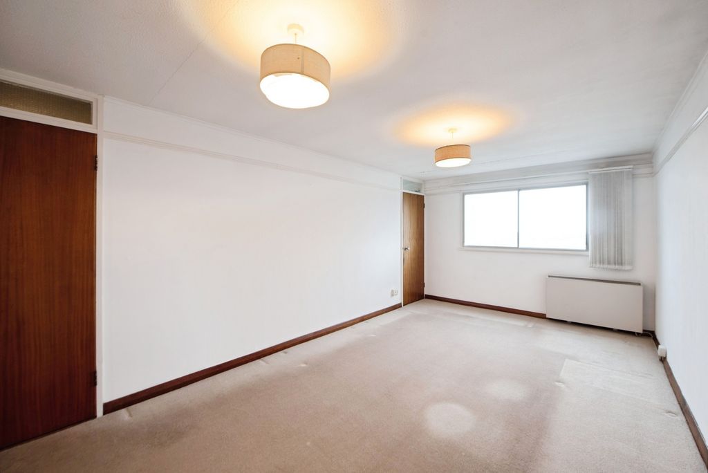 Property photo 3 of 16 Pbox-Img.Jpg