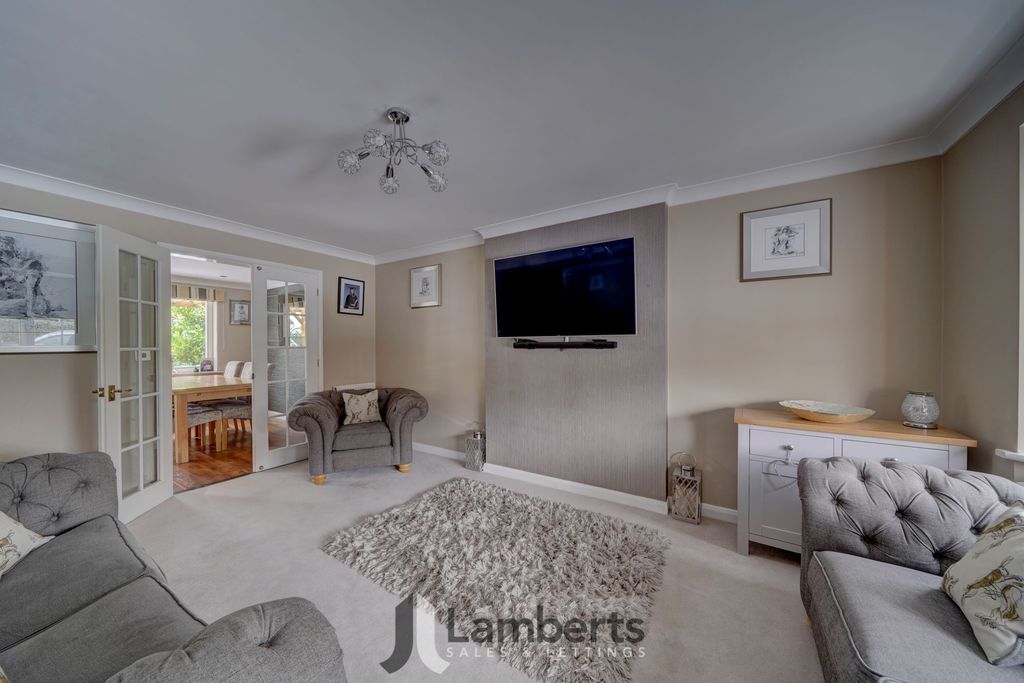 Property photo 3 of 23 Lounge