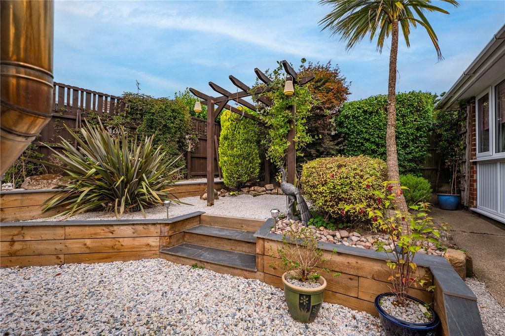 Property photo 2 of 28 Picture No. 33