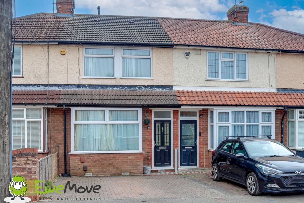 Property photo 2 of 8 Chesford Road By Ben Brind Ewemove Sales &amp; Letting