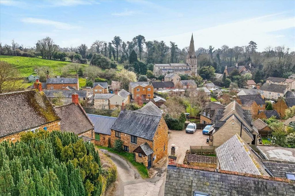 Property photo 2 of 33