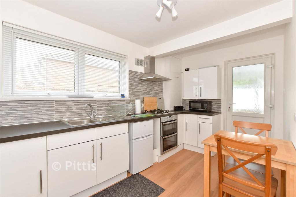 Property photo 1 of 19 Kitchen