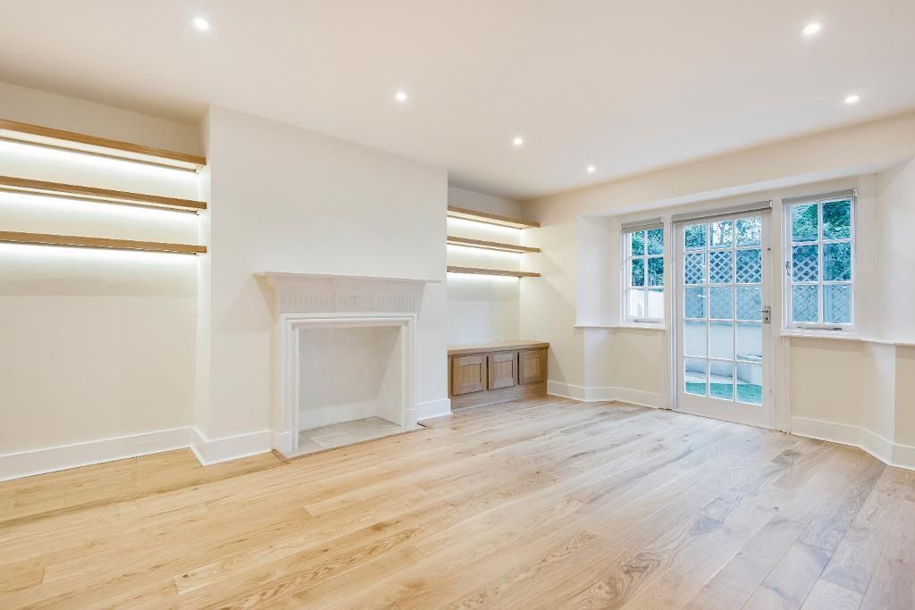 Property photo 1 of 15 Living Room/Dining Area