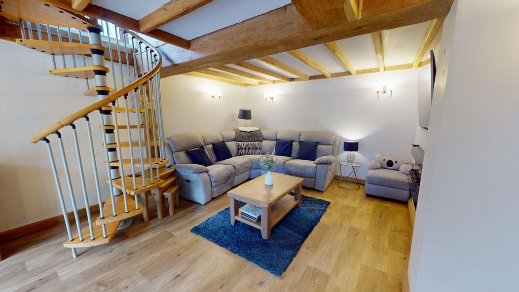 Property photo 3 of 34 3973767