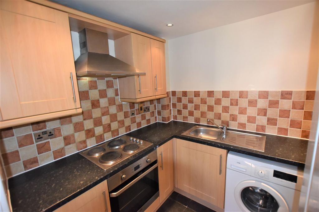 Property photo 3 of 8 Kitchen