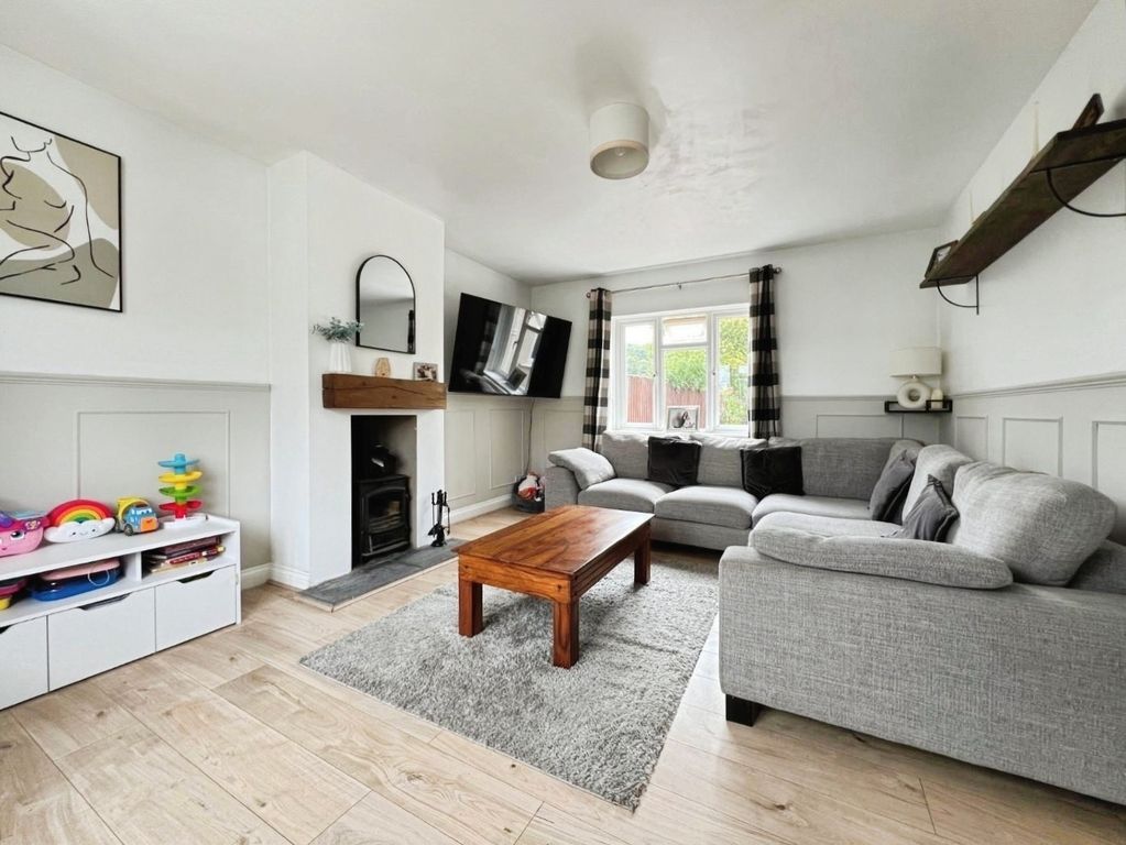 Property photo 3 of 16 Pbox-Living_Room-326495.Jpg