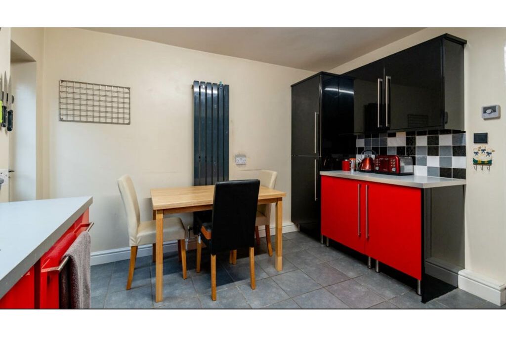 Property photo 2 of 14 Kitchen