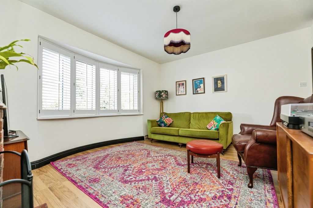 Property photo 2 of 19