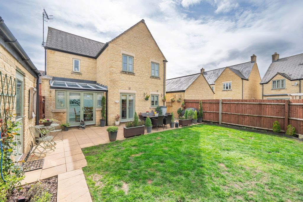 4 bed detached house for saleFedden Road, Moreton-In-Marsh GL56