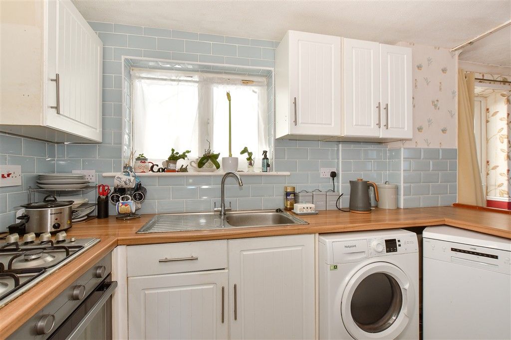 Property photo 1 of 11 Kitchen