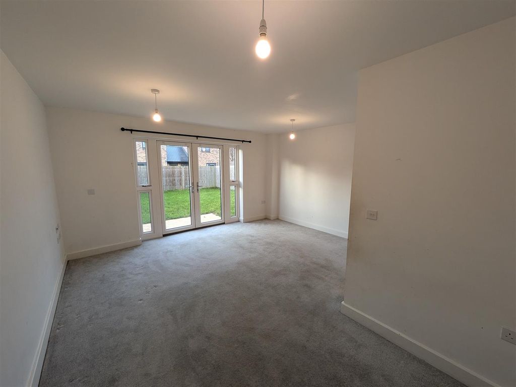 Property photo 3 of 13 Living / Dining Room