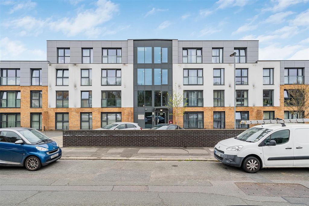Additional image 11 of 1 bed flat for saleBoulters Point, Boyn Valley Road, Maidenhead SL6