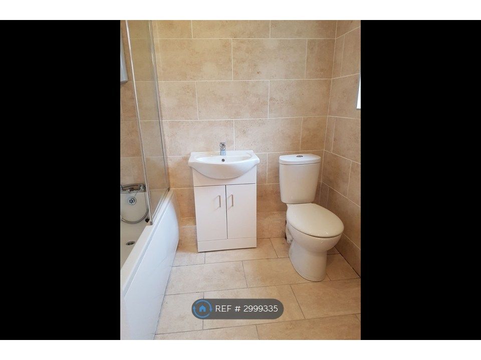 Property photo 2 of 17 Bathroom