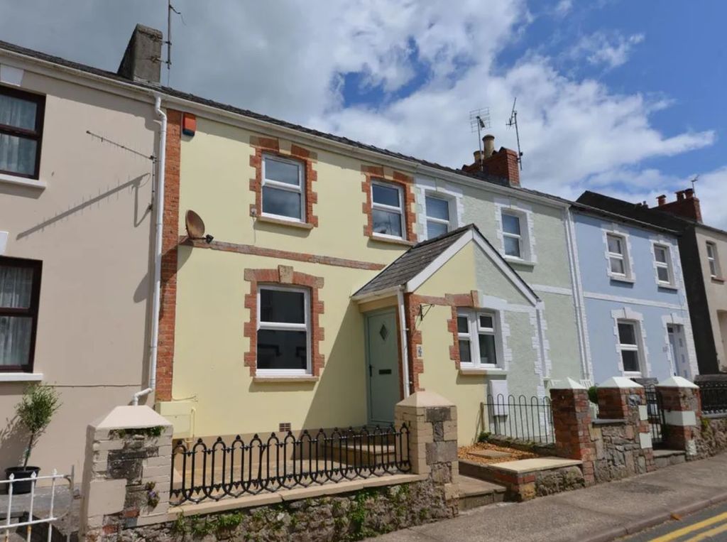 Property photo 2 of 21