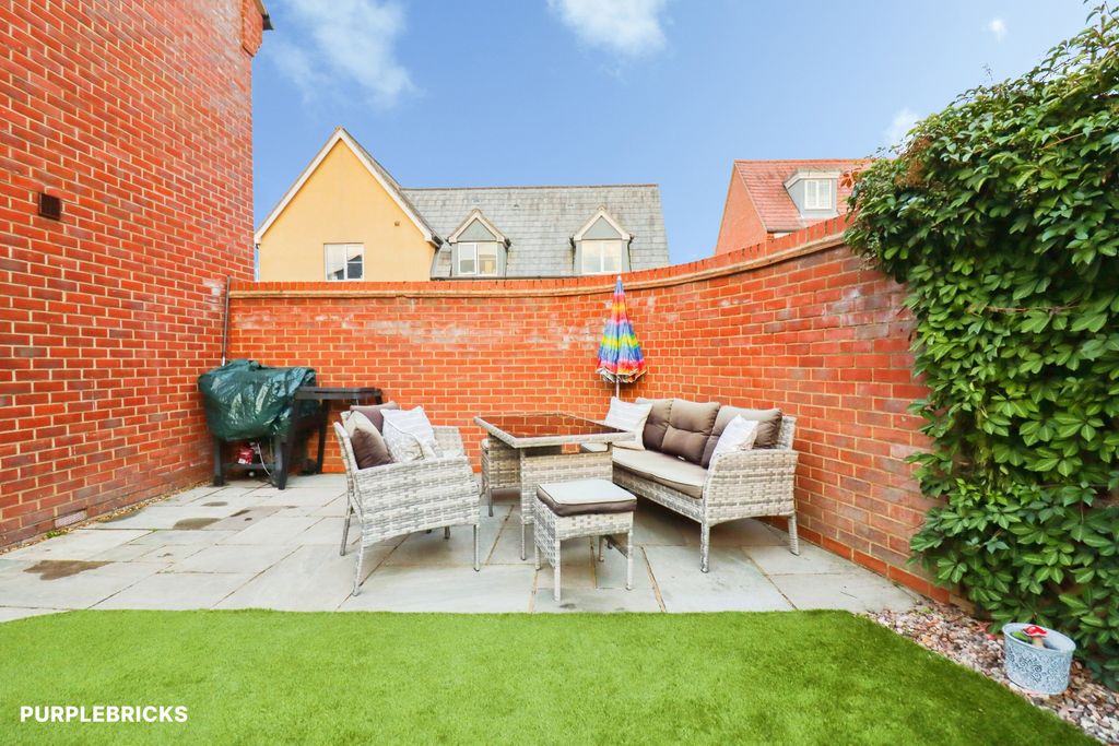 Property photo 2 of 33