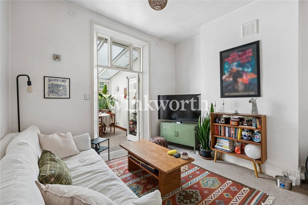 Property photo 2 of 19 Picture No. 17