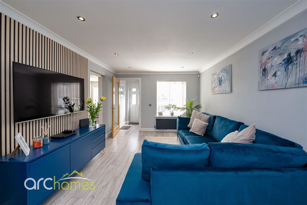 Property photo 2 of 32 Penswick-4.Jpg