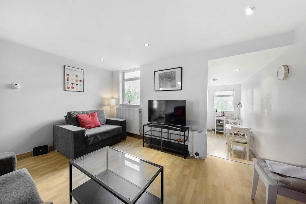 Property photo 2 of 6