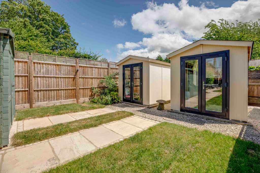 Property photo 2 of 16 64 Furlong Road, Sl8 5Ah (Low Res)-12