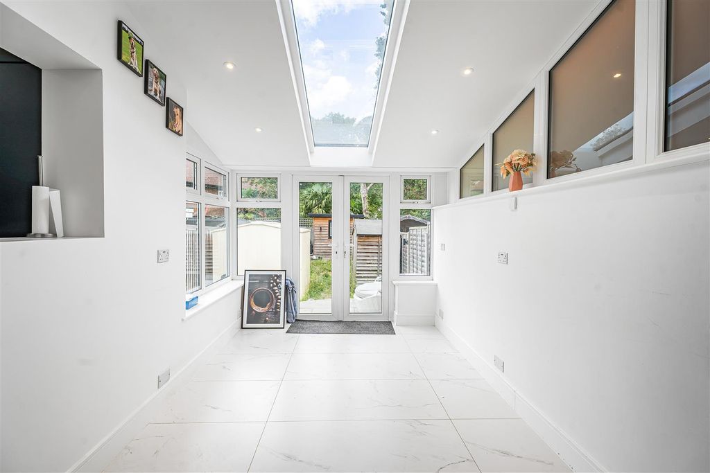 Property photo 3 of 17 21_86675.Jpg