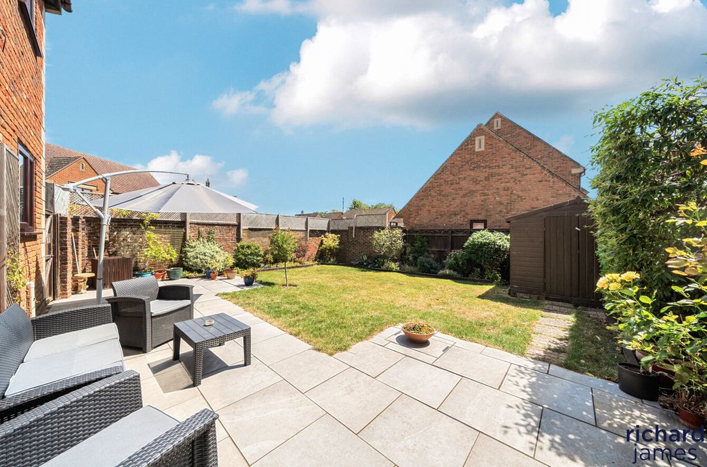 Property photo 2 of 17 9712Ae746c4945c9A7F26B35c46F4970