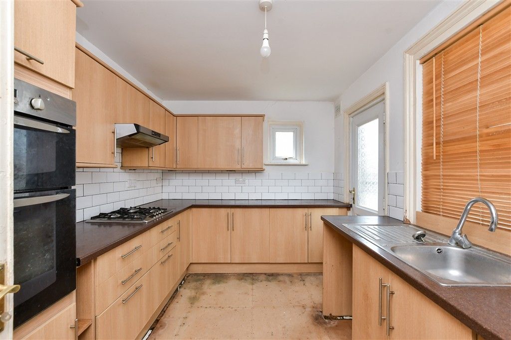 Property photo 3 of 16 Kitchen