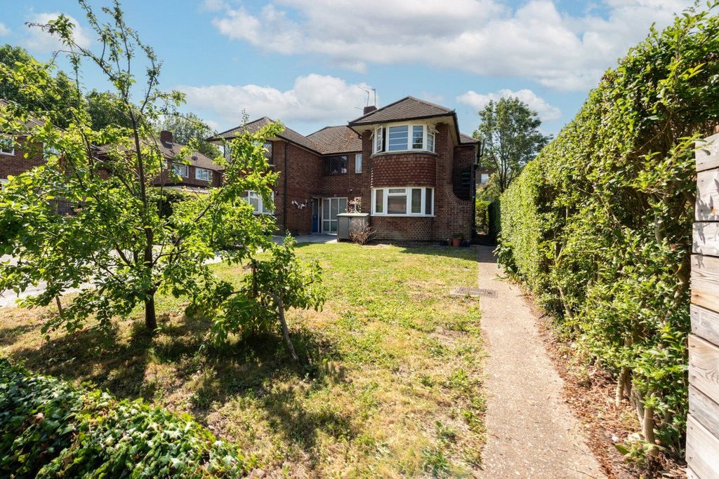 Property photo 1 of 17 Picture No. 12