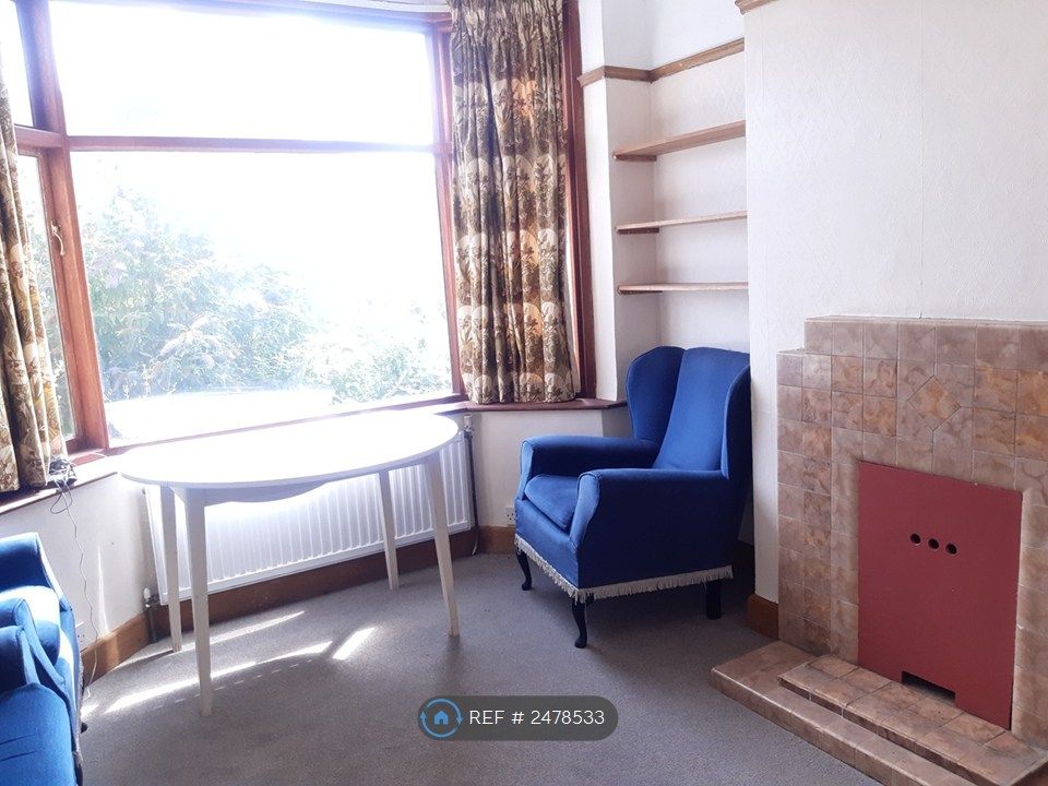 Property photo 2 of 17 Front Room
