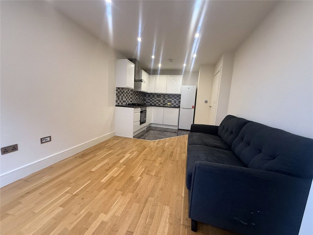 Property photo 2 of 8 Picture No. 15