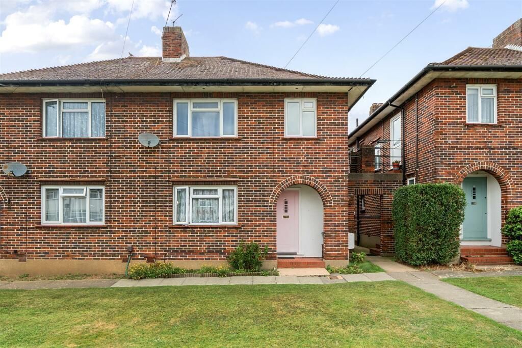 Property photo 1 of 10 48 Southbourne.Jpeg