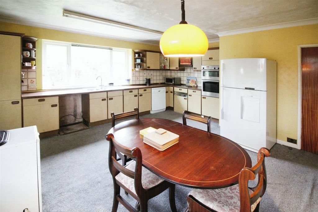 Property photo 3 of 15 Kitchen/Diner