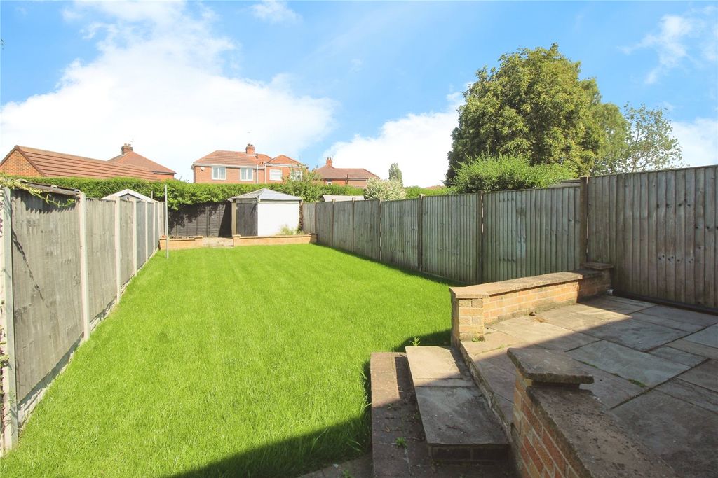 Property photo 3 of 9 Gardens