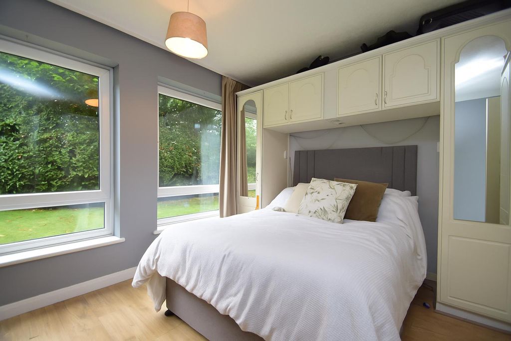 Property photo 2 of 8 Bedroom