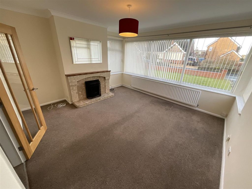 Property photo 2 of 11 Living Room