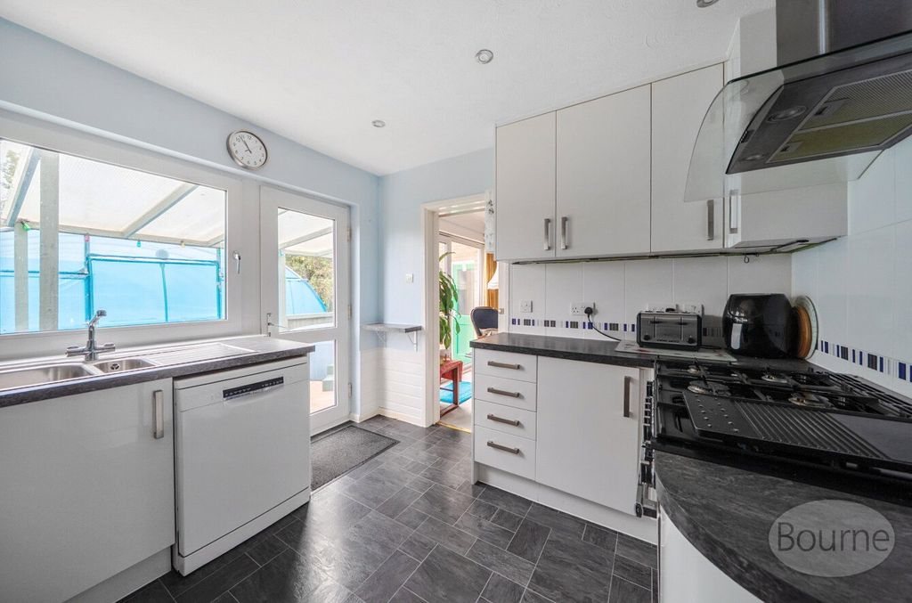 Property photo 3 of 23 Picture No. 24