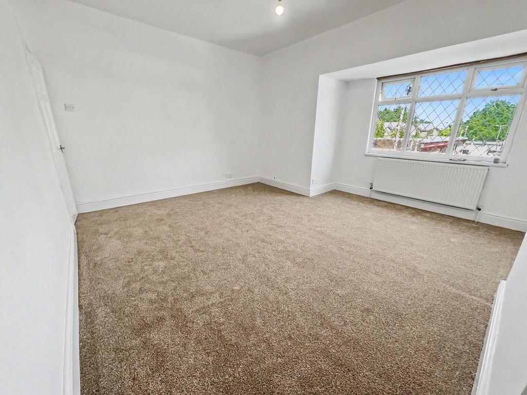 Property photo 2 of 25